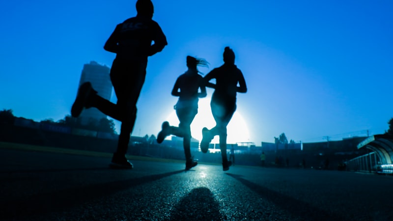 873 mil maratonas depois, a ciência confirmou: homem quebra no muro duas vezes mais que mulher
